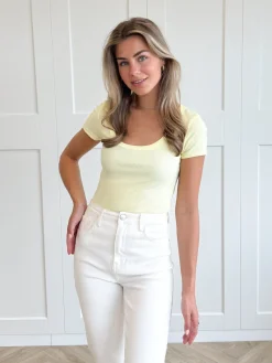 Basic top Claire geel