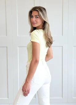 Basic top Claire geel