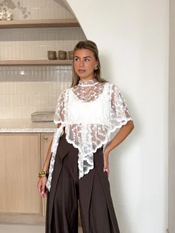 Bella Lace Top wit