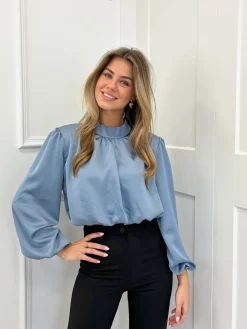 Blouse satin Nora baby blauw