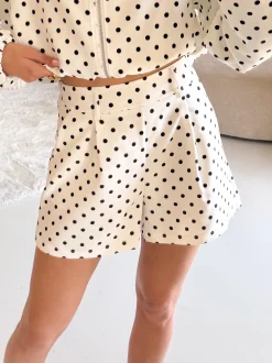 Kiki Polkadots short wit