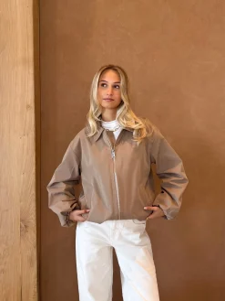 Millie jas licht camel