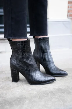 One more black croco