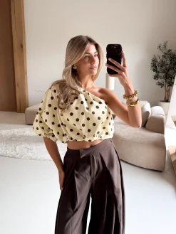 Polkadots top one sleeve top geel
