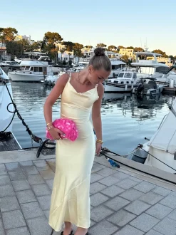 Satin dress Liva geel
