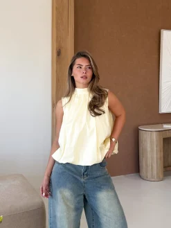 Top Juultje butter yellow