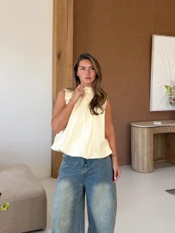 Top Juultje butter yellow