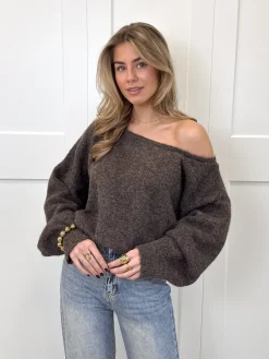Trui off shoulder Alina bruin