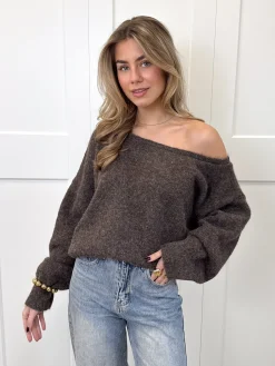 Trui off shoulder Alina bruin