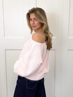 Trui off shoulder Alina roze