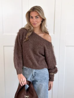 Trui off shoulder Didi bruin