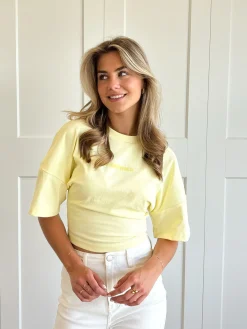 T-shirt Redefined geel