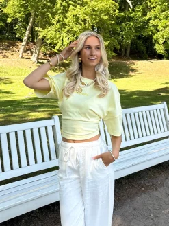 T-shirt Redefined geel