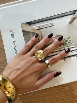 Vicky ring